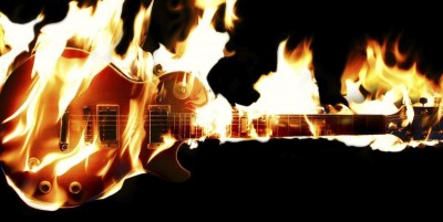 Guitarra en llamas